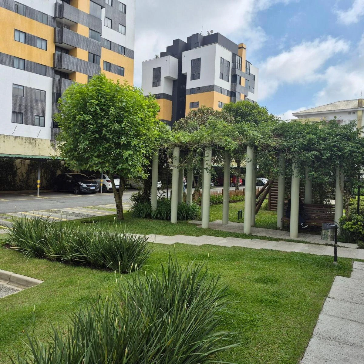 Furnished 3-bedroom apartment with covered parking — photo 36