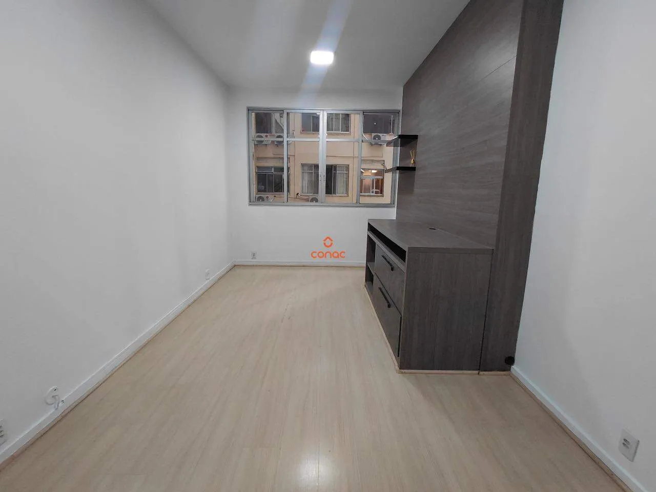 Wood or laminate floors in a 2-bedroom apartment, 88 m² — photo 4