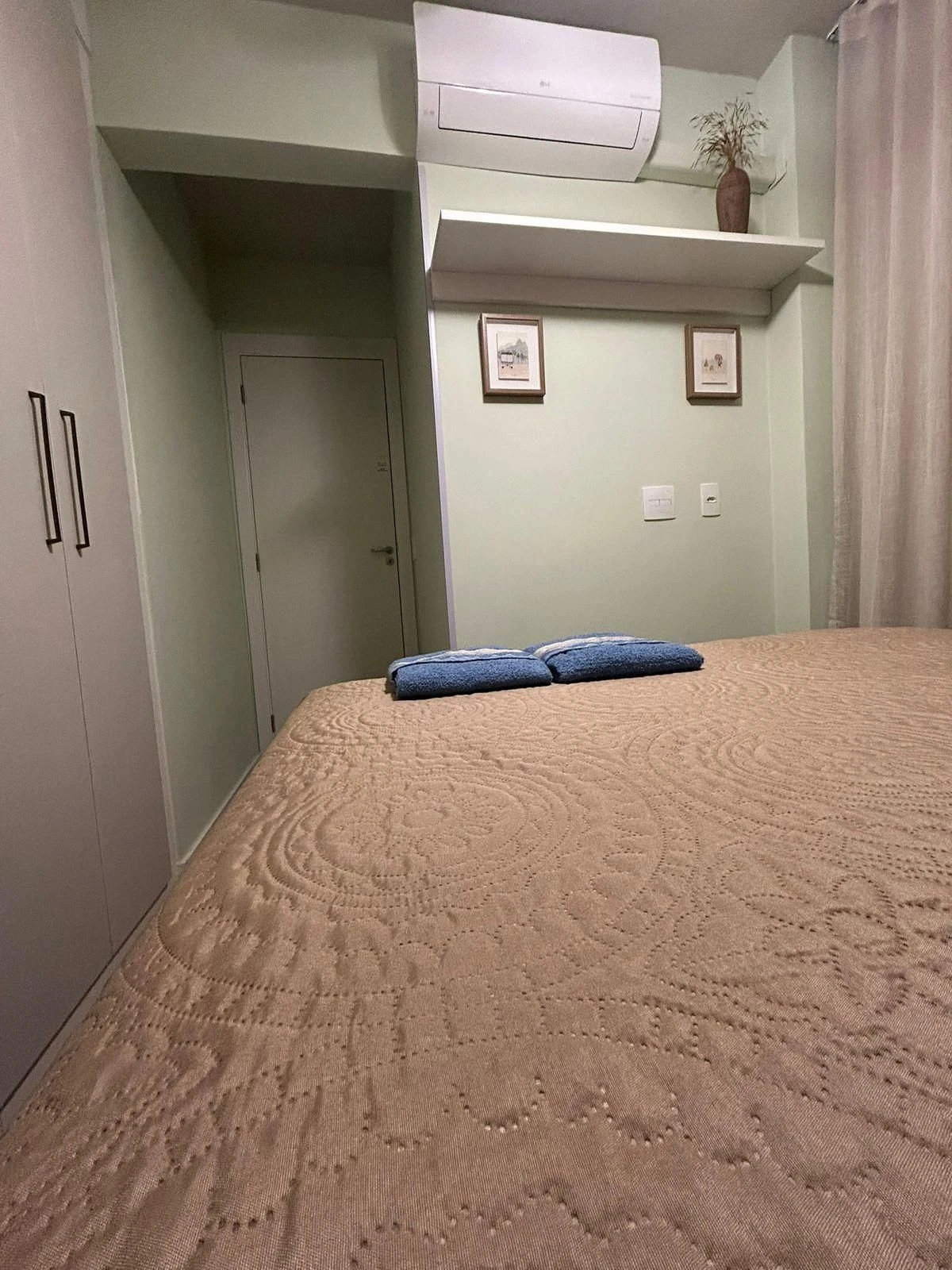 Apartamento mobiliado com cozinha americana e varanda envidraçada — photo 35