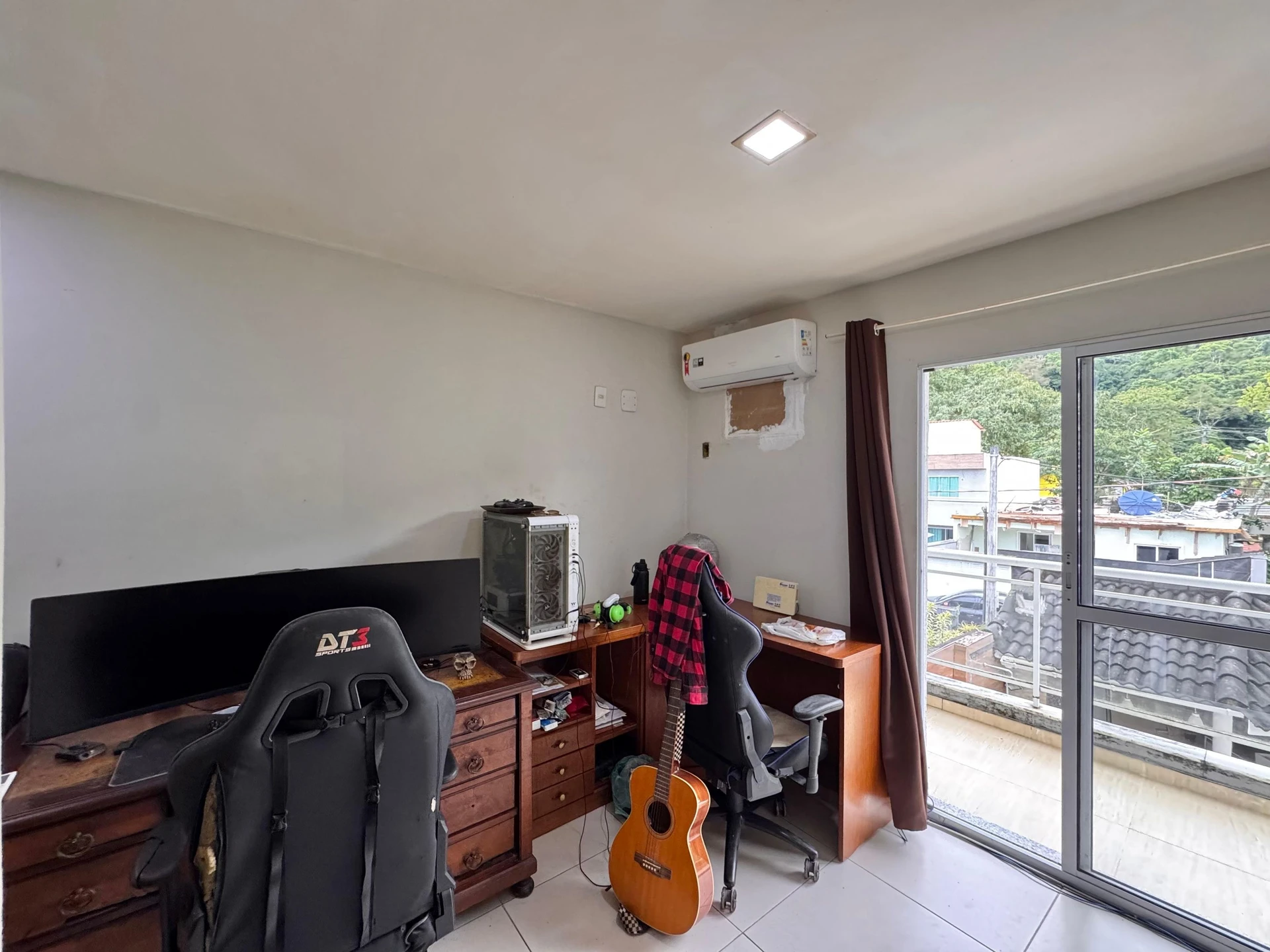 Furnished condo house with 3 bedrooms and laundry setup — photo 35