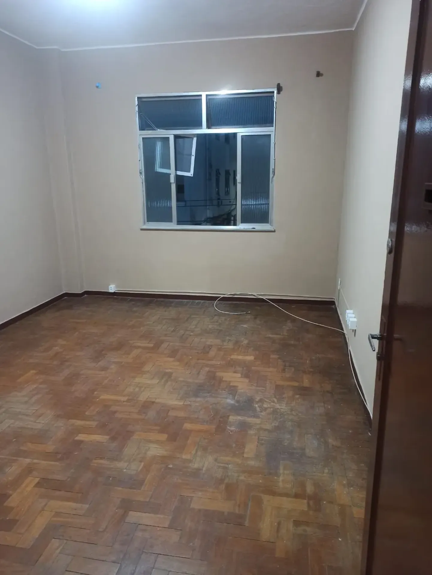 Apartment on the 2nd floor with wood or laminate floors — photo 2