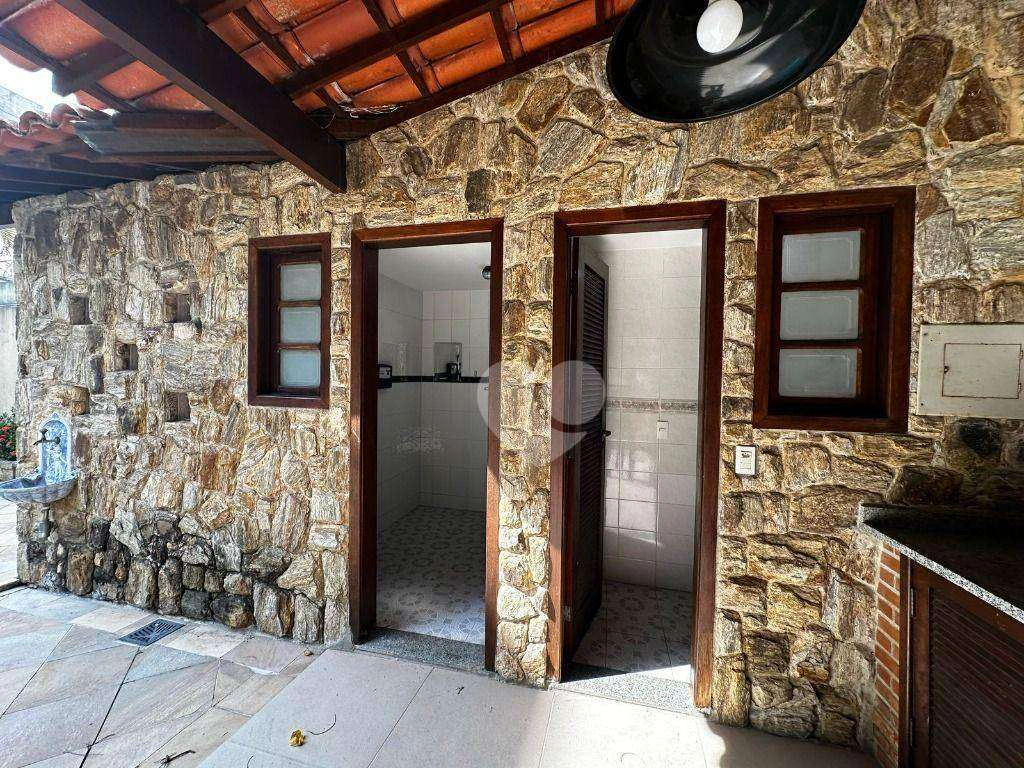 House with 3 bedrooms and 600 m², 4 parking spots — photo 27