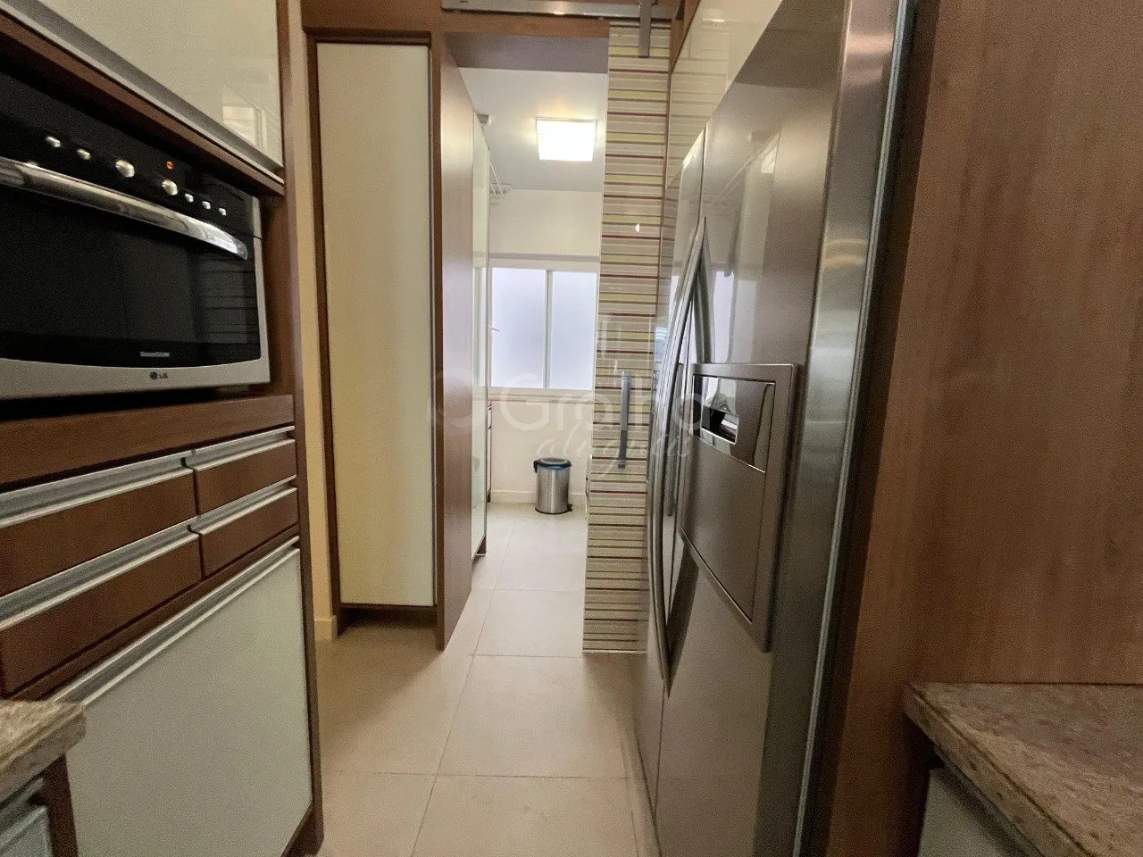 Furnished apartment with 3 bedrooms and 199 m² — photo 17