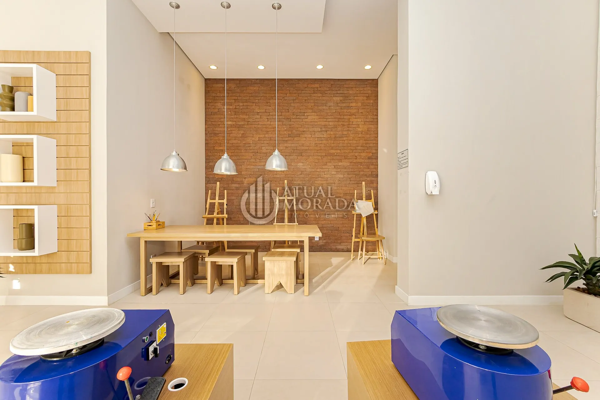 Furnished 2-bedroom apartment with open-plan kitchen — photo 31