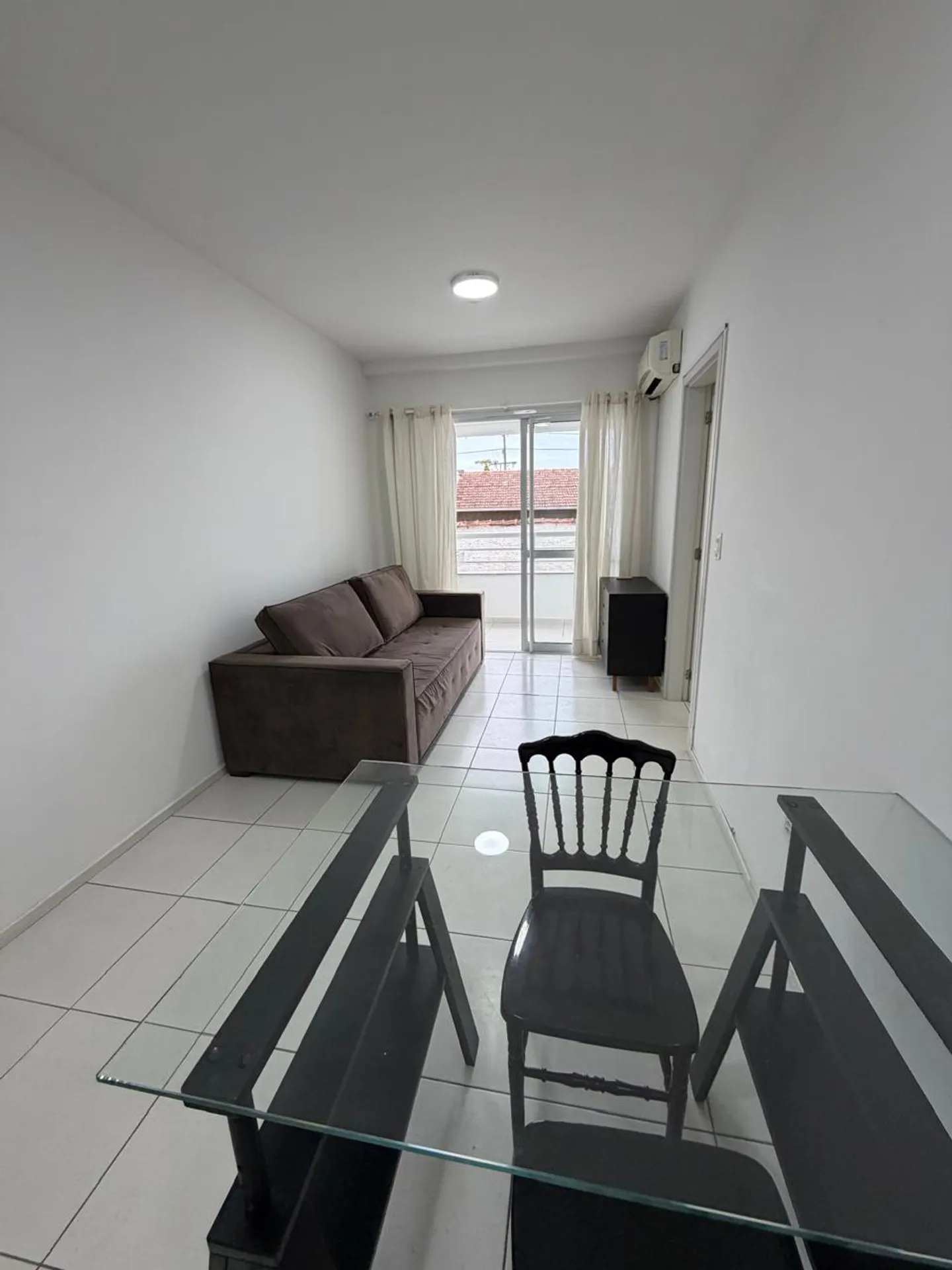 Apartamento amueblado de 2 dormitorios con parrilla en el balcón — photo 12