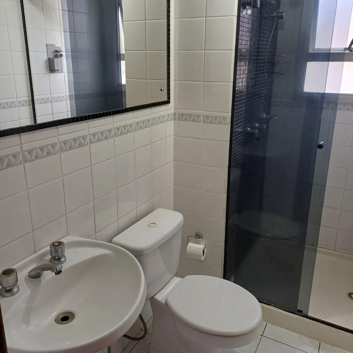 One-bedroom apartment with a washing machine in Curitiba — photo 16