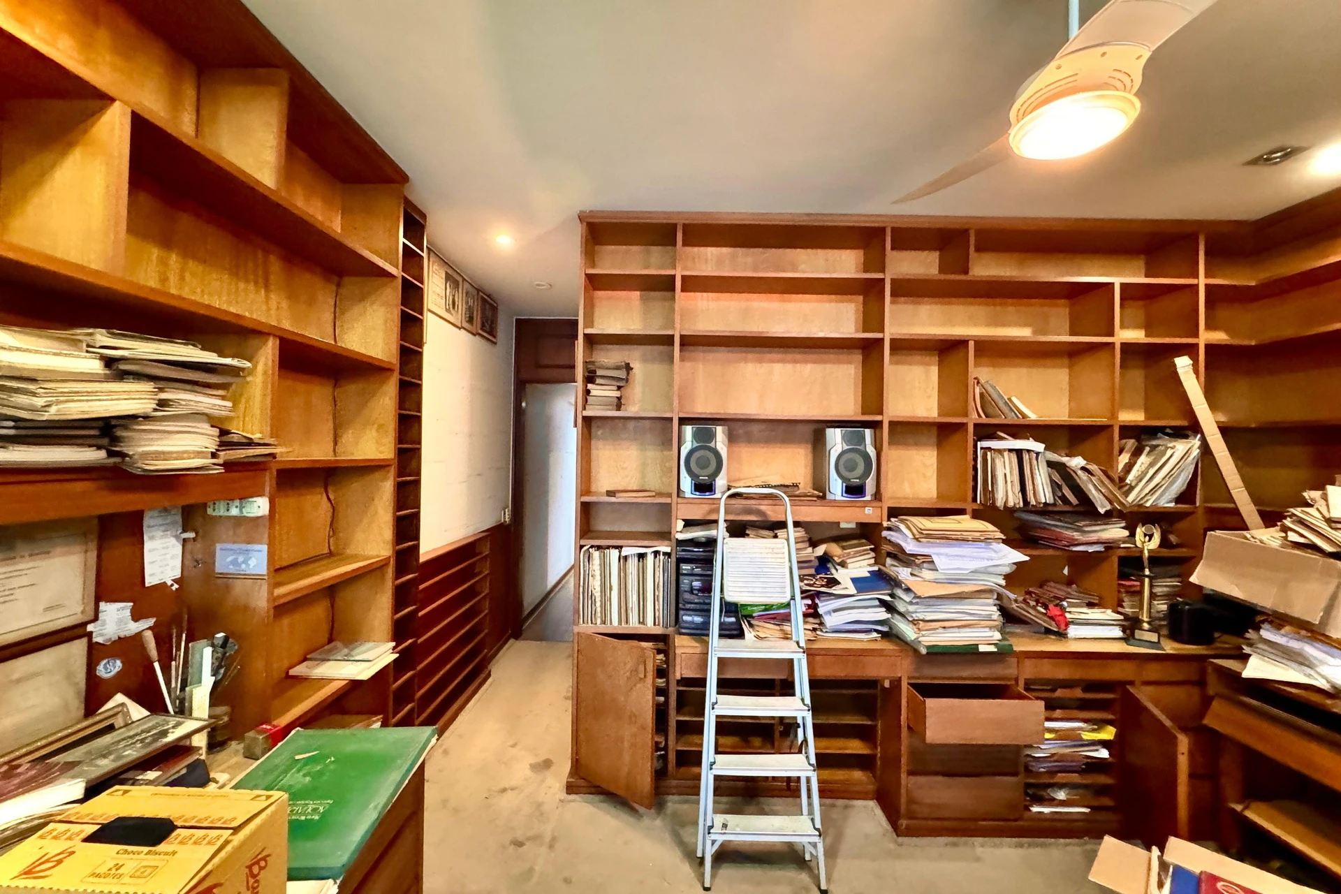 Floor-to-ceiling windows in a 4-bedroom apartment, 180 m² — photo 40
