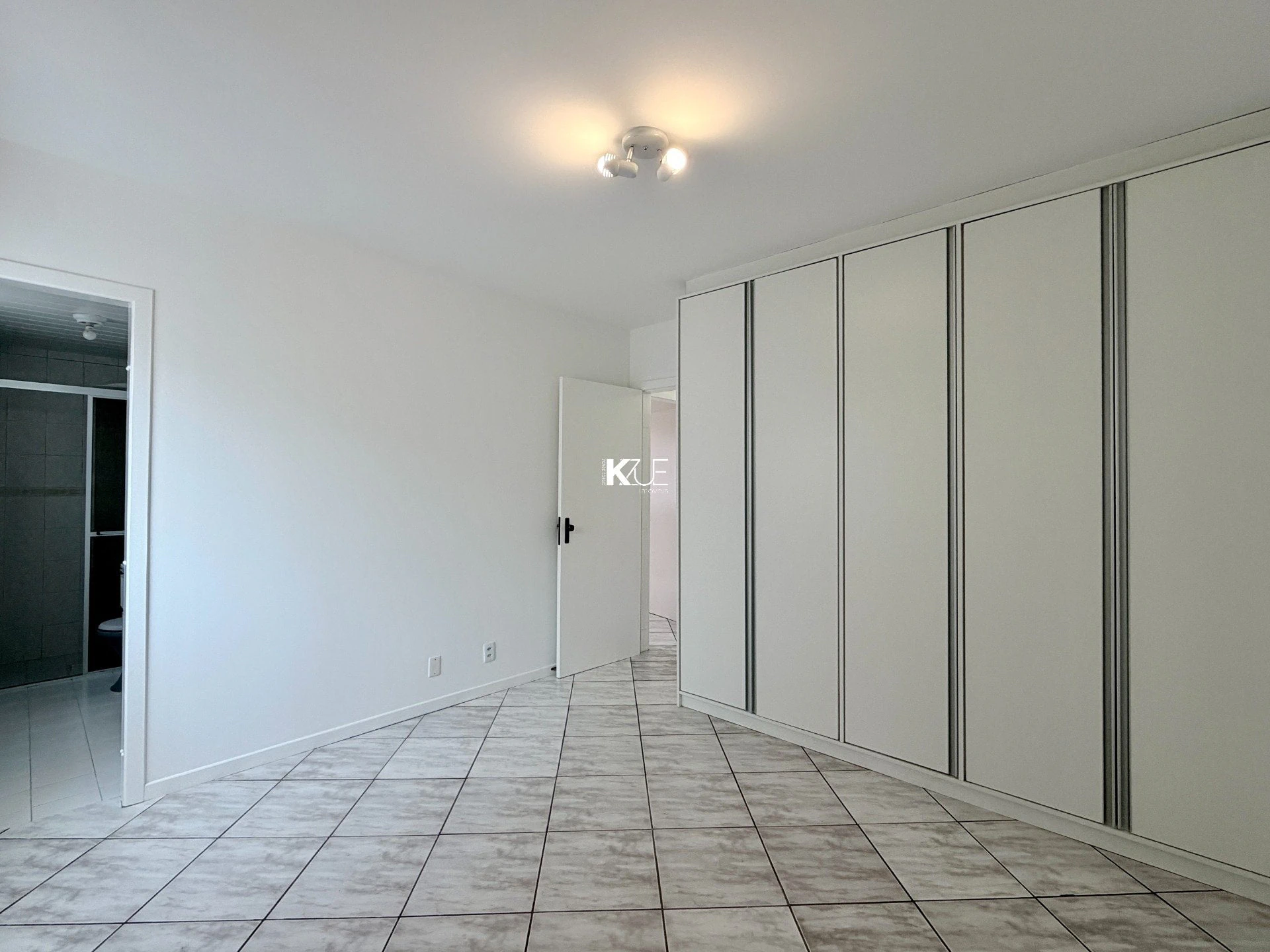 Панорамные окна и 3 спальни: квартира 118 м² — photo 6