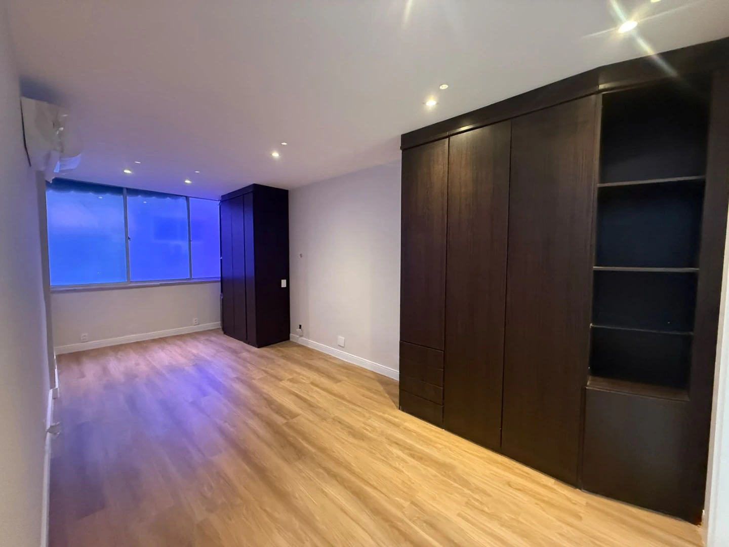 Floor-to-ceiling windows in a 3-bedroom apartment, 133 m² — photo 7