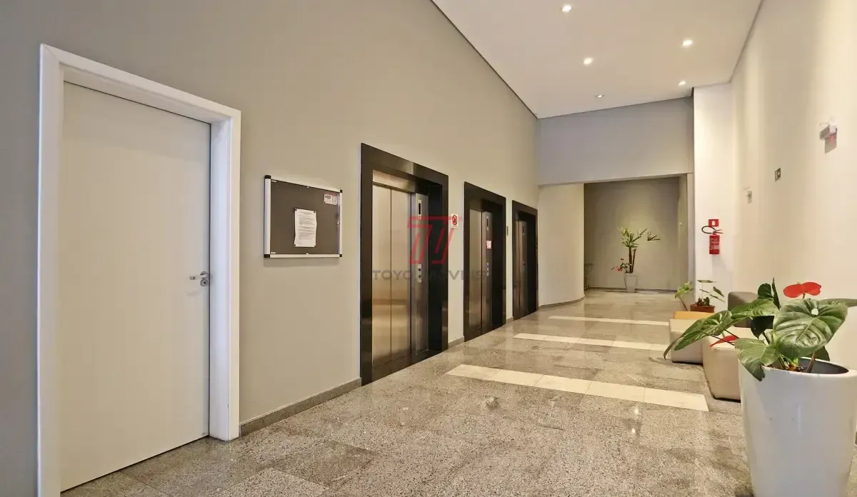 Studio bem cuidado com sacada e cozinha integrada — photo 18