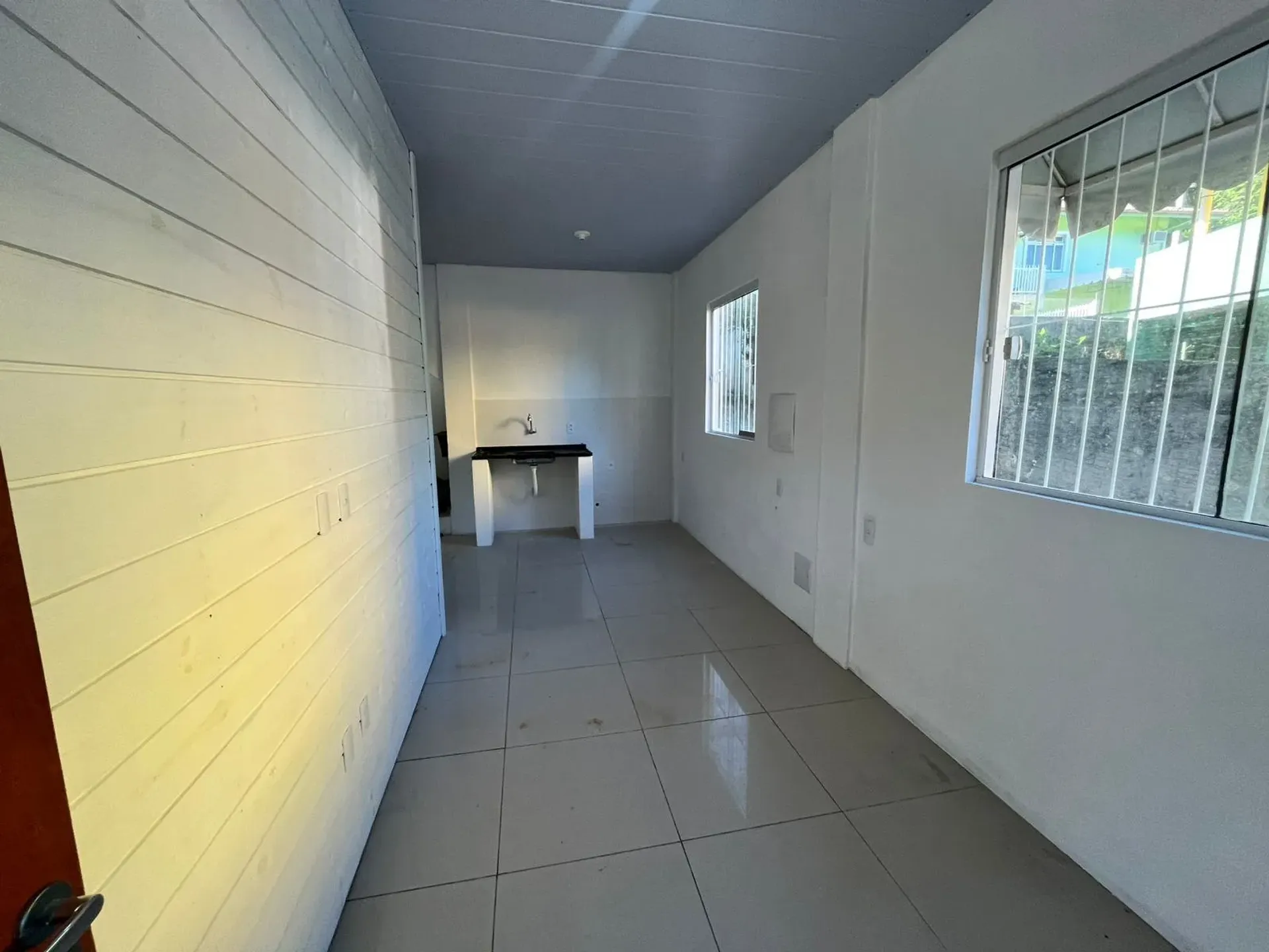1-bedroom apartment with laundry area, no parking — photo 4