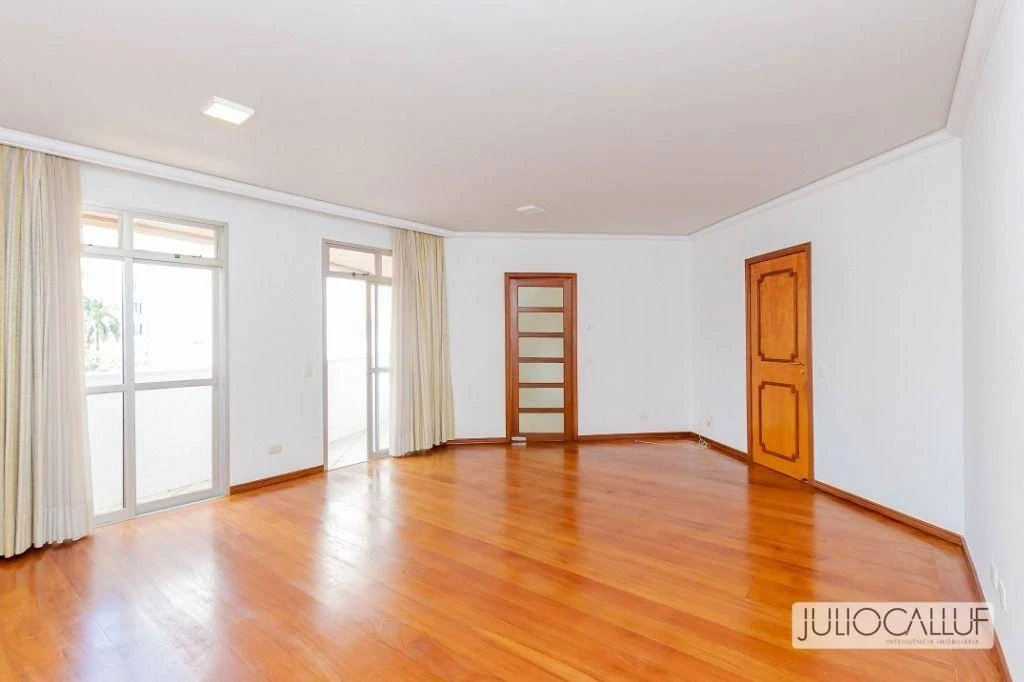 Застеклённый балкон и 3 спальни: квартира 151 м² — photo 4