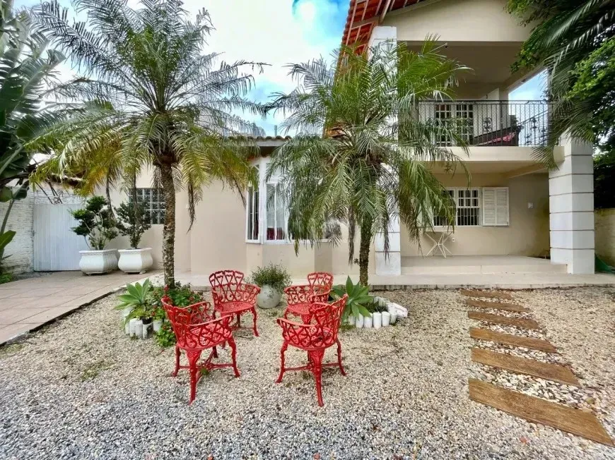 Casa de 320 m² com janelas do piso ao teto e lareira — photo 11