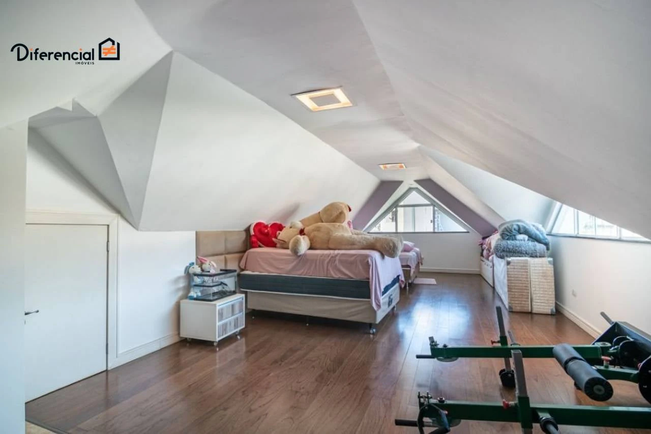 Floor-to-ceiling windows in a 2-bedroom house, 300 m² — photo 12