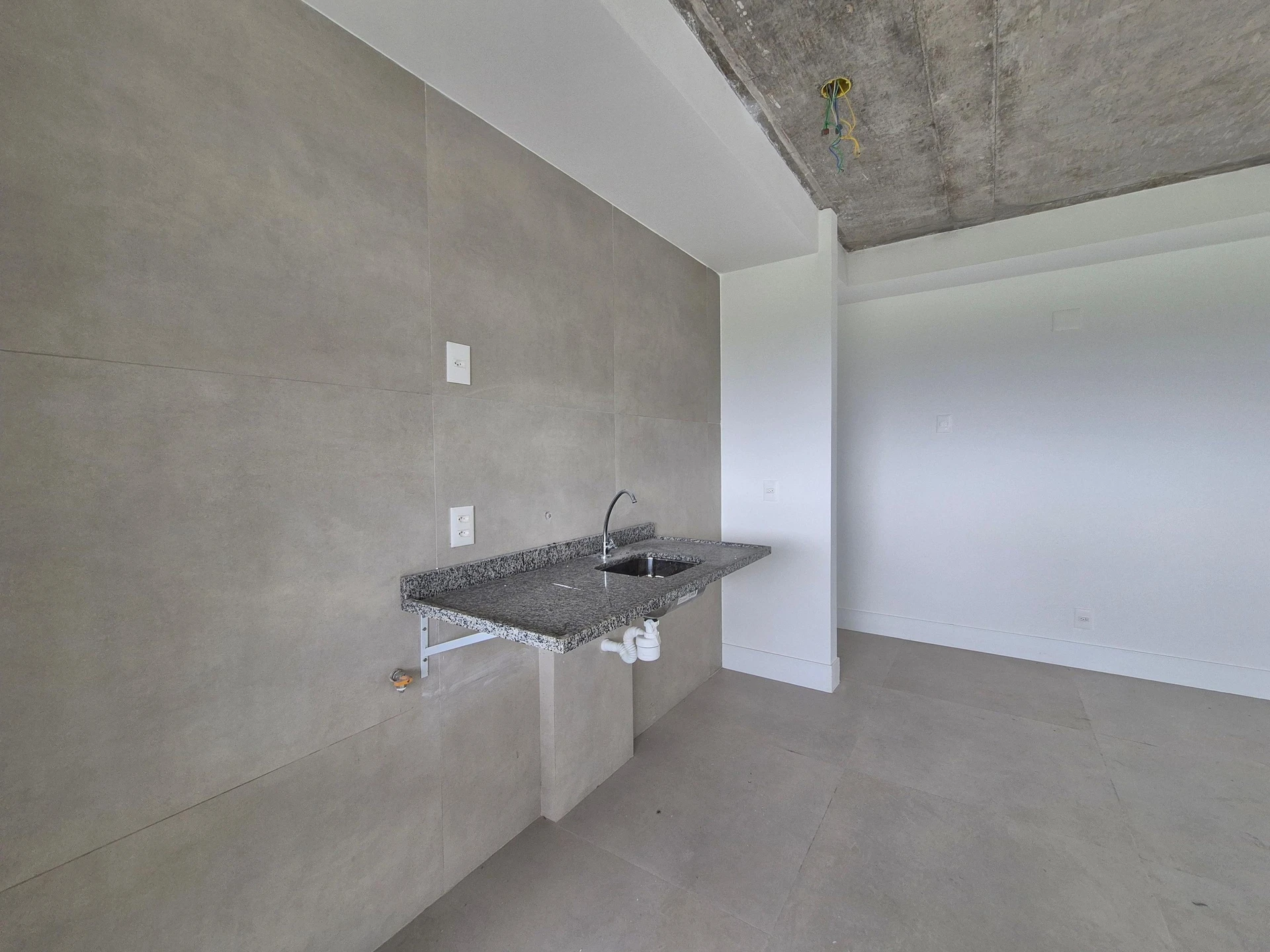 3-bedroom apartment with a mountain view — photo 13