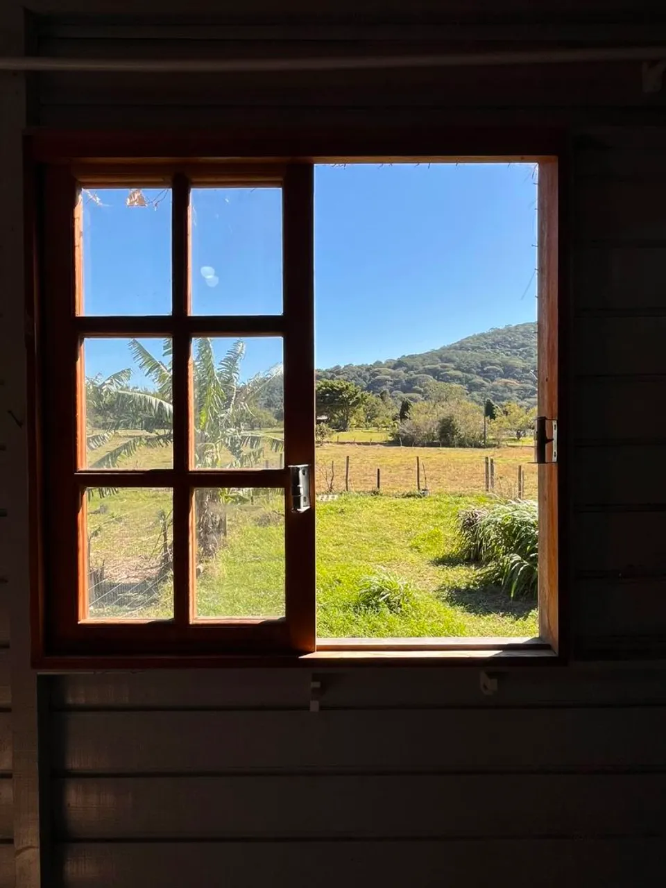Unfurnished house with mountain views