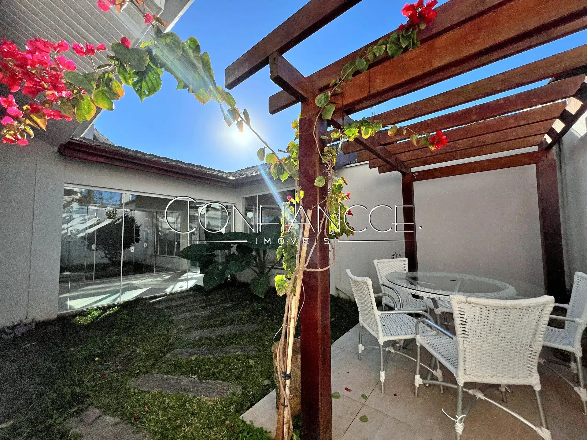 Casa em condomínio com 4 quartos e 6 banheiros — photo 25