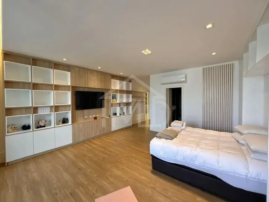 Джакузі та 4 спальні: будинок 800 м² — photo 4