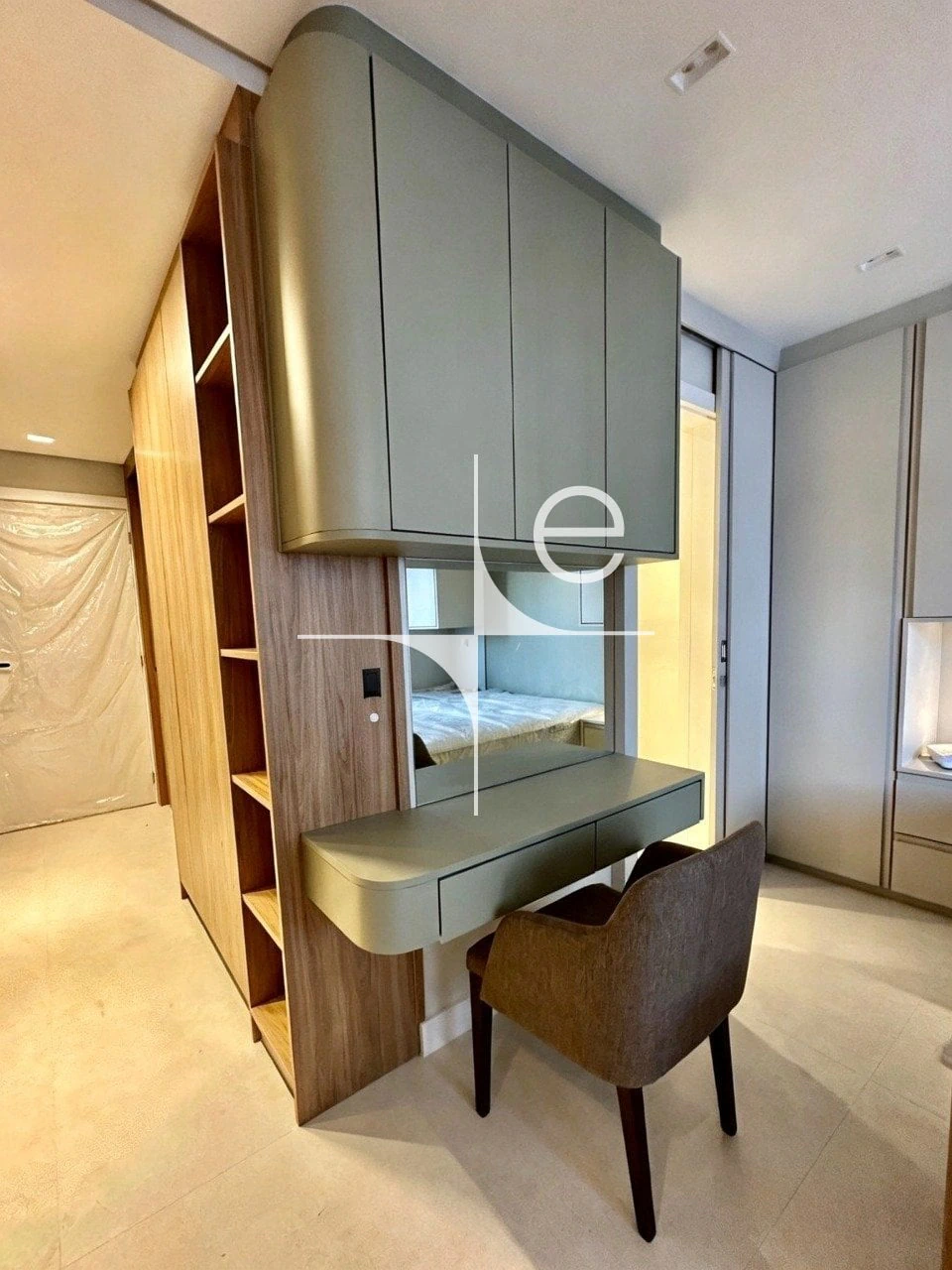 Furnished 1-bedroom apartment with an open-plan kitchen — photo 6