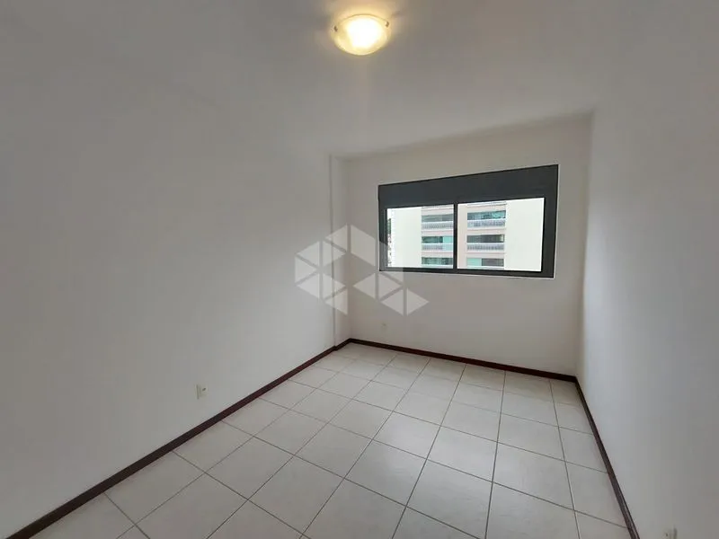 Apartamento de 3 quartos em condomínio com piscina — photo 10