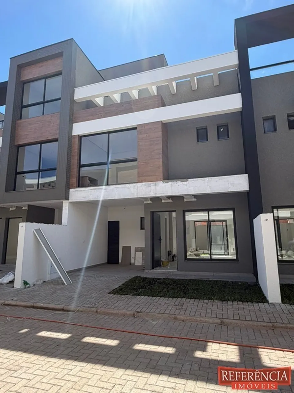 Condo house with 3 bedrooms and an open-plan kitchen — photo 11