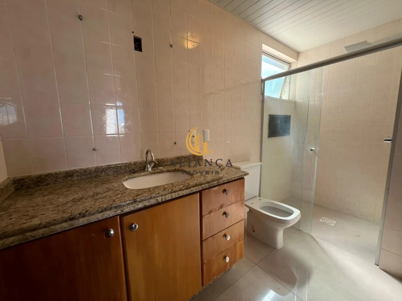 4-bedroom apartment with a working washing machine — photo 9