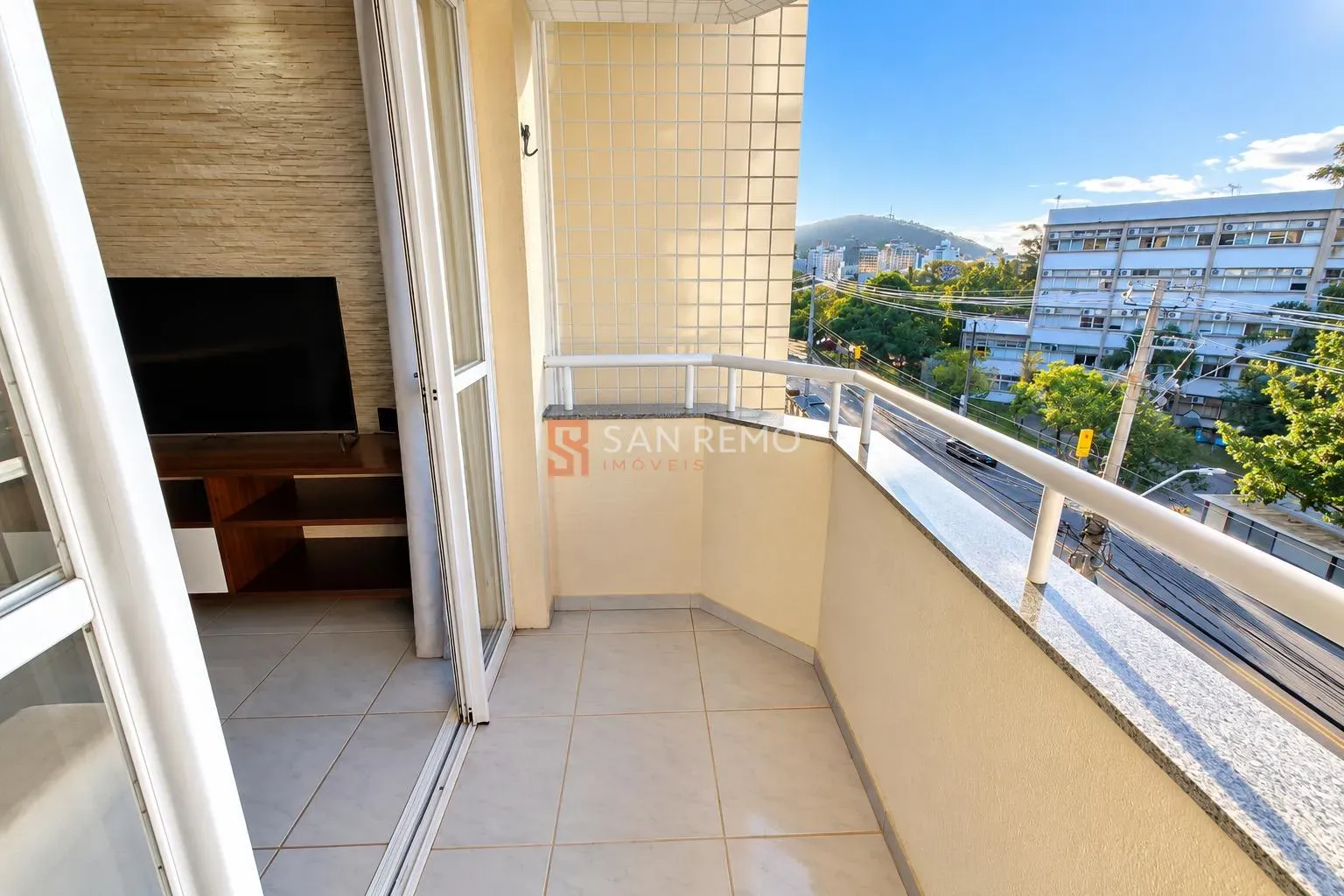 Mountain view in a 2-bedroom apartment, 65 m² — photo 13