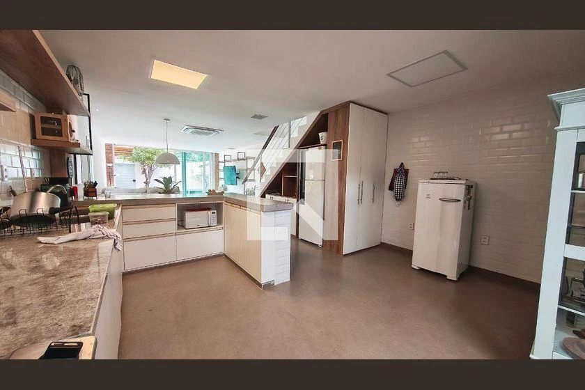 3-bedroom house with 290 m² and open-plan kitchen — photo 7