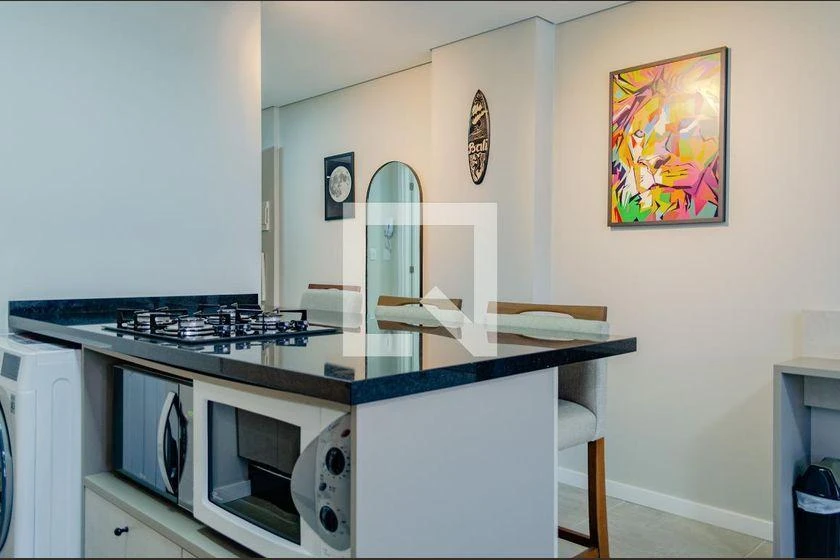 Furnished studio kitnet with kitchen-dining open plan — photo 14