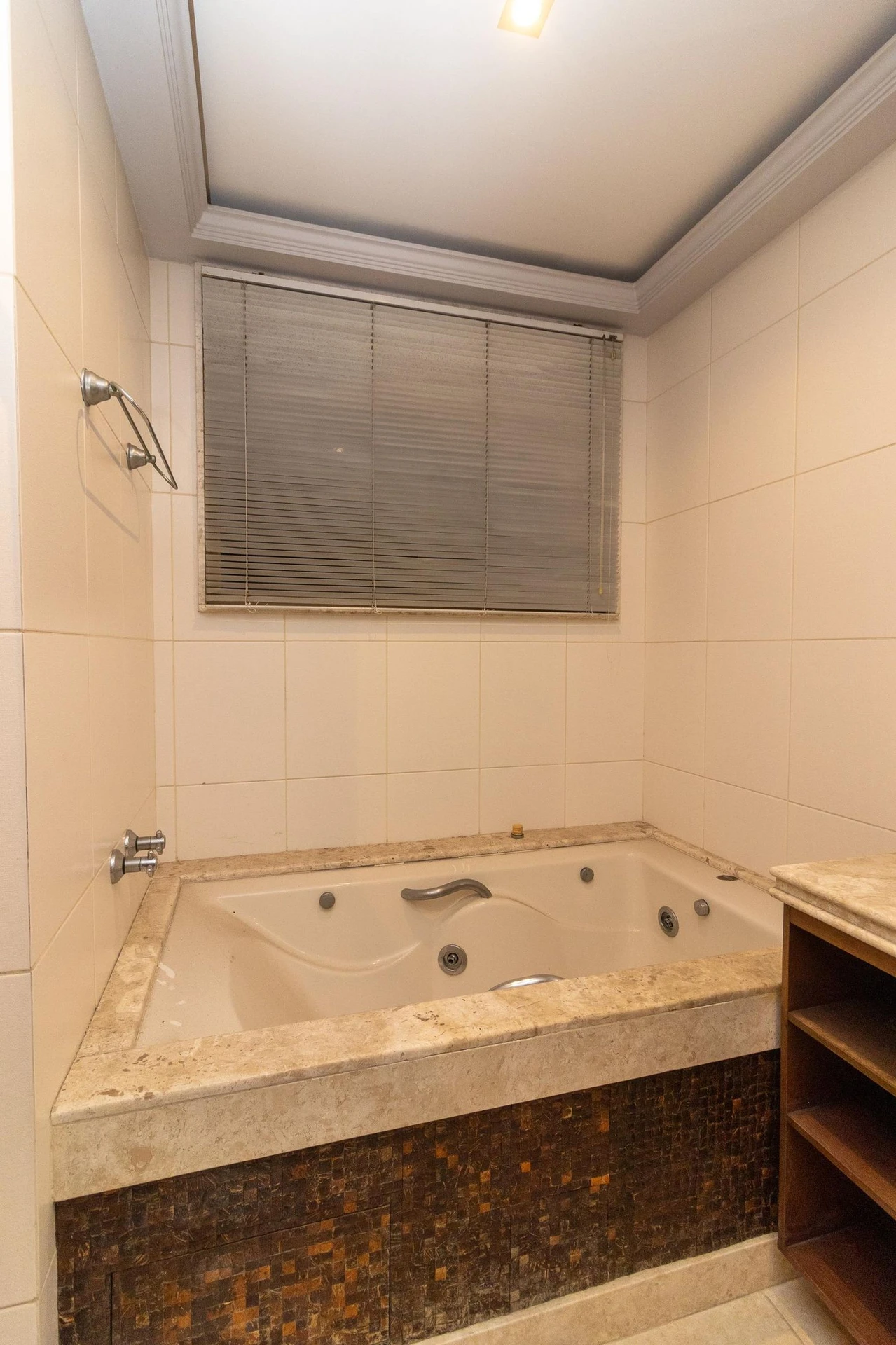 4-bedroom apartment with 2 en-suite bathrooms and garden — photo 44