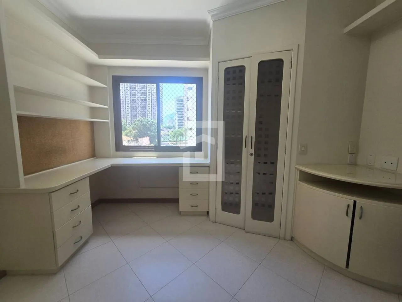 Home office in a 3-bedroom apartment, 105 m² — photo 8