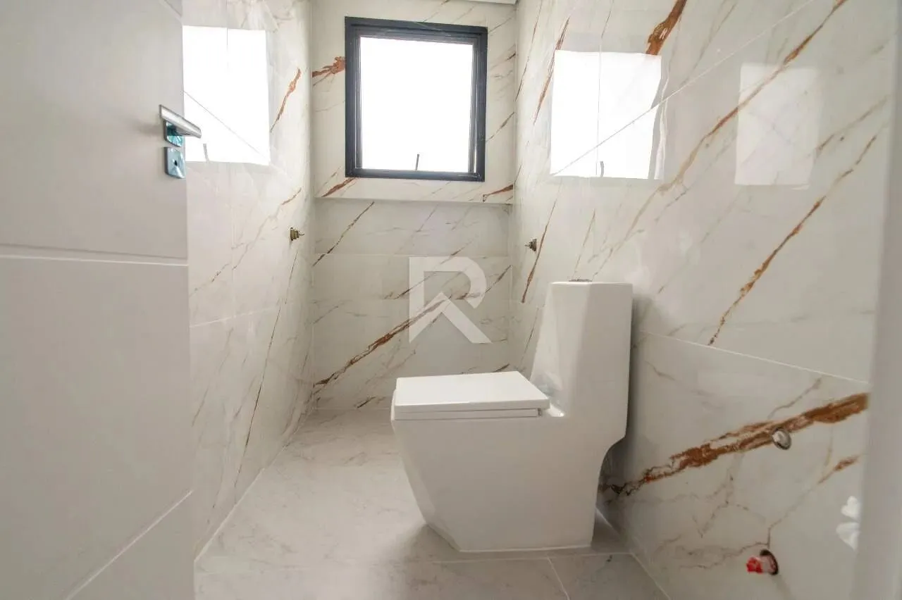 Two-level house with 3 en-suite bedrooms and 2 spots — photo 15