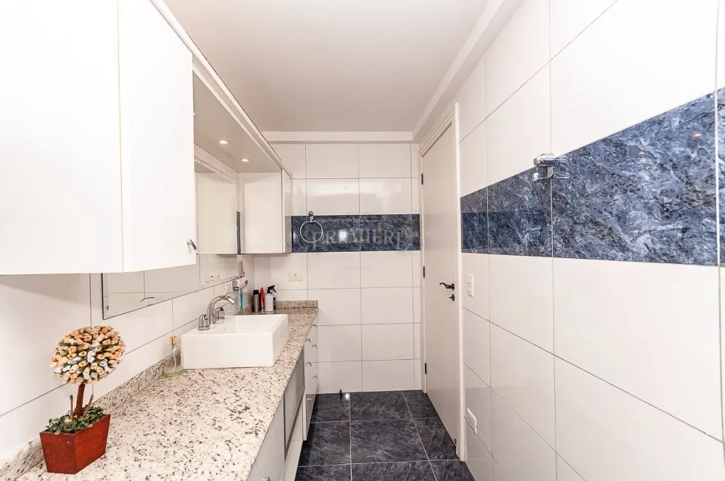 Furnished house with 4 bedrooms across 1167 m² and 8 spots — photo 76