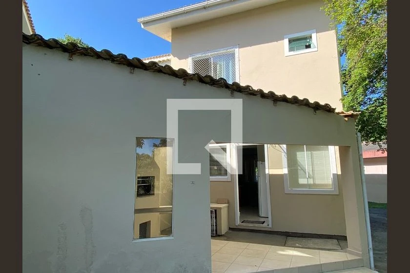 Furnished house with 2 en-suite bedrooms and 3 bathrooms — photo 10