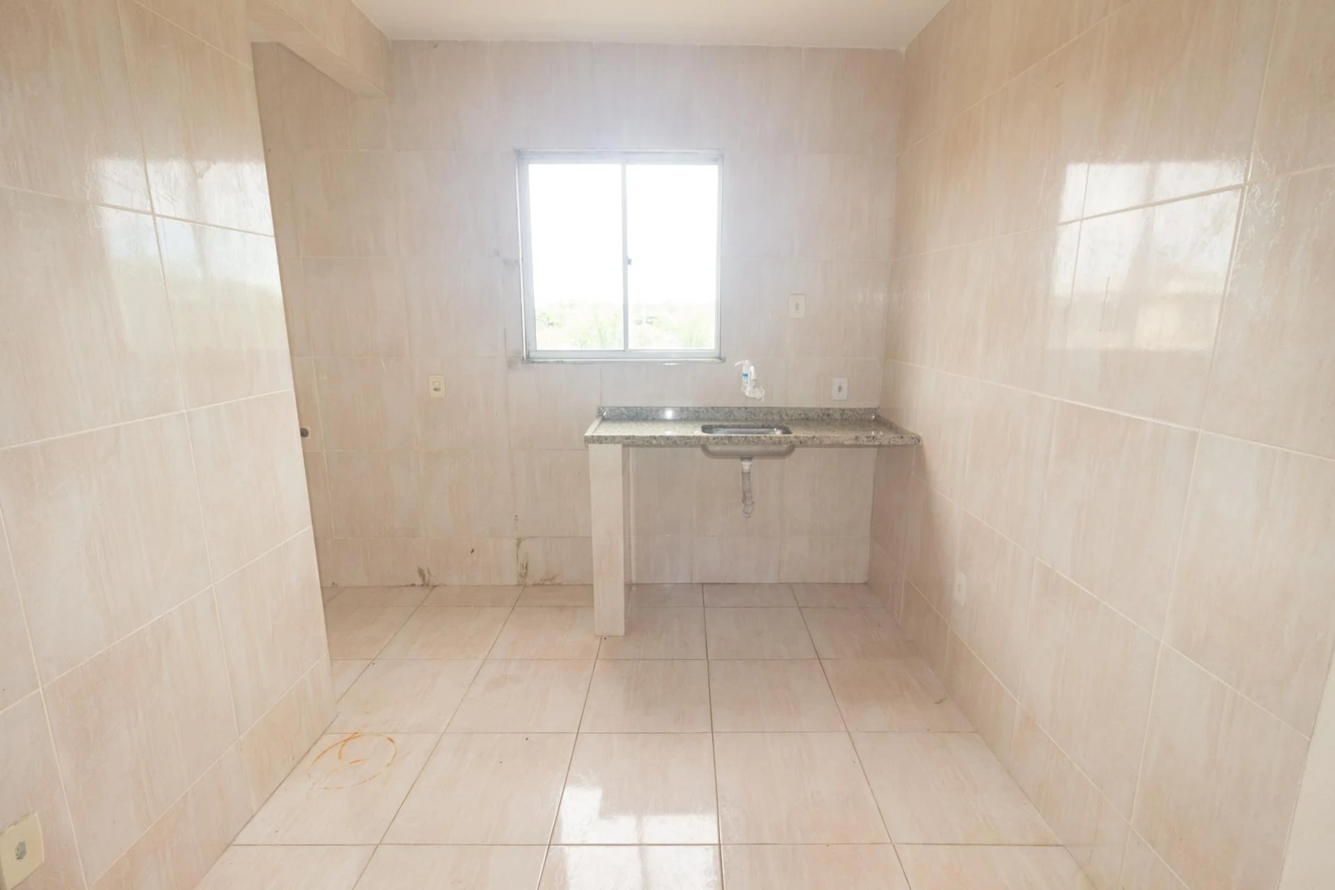 Unfurnished 2-bedroom apartment with 1 bathroom and pets — photo 11