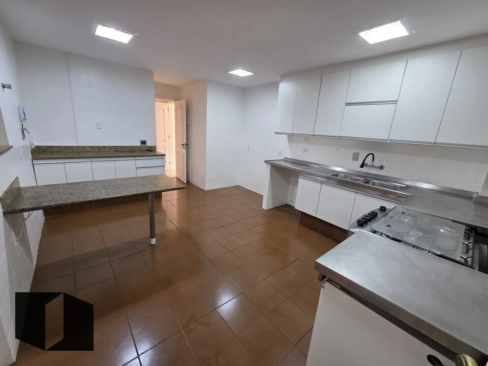 250 m² apartment with 4 bedrooms and 2 parking spaces — photo 8