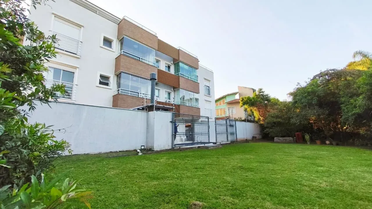 2-bedroom apartment in a building with a pool — photo 28