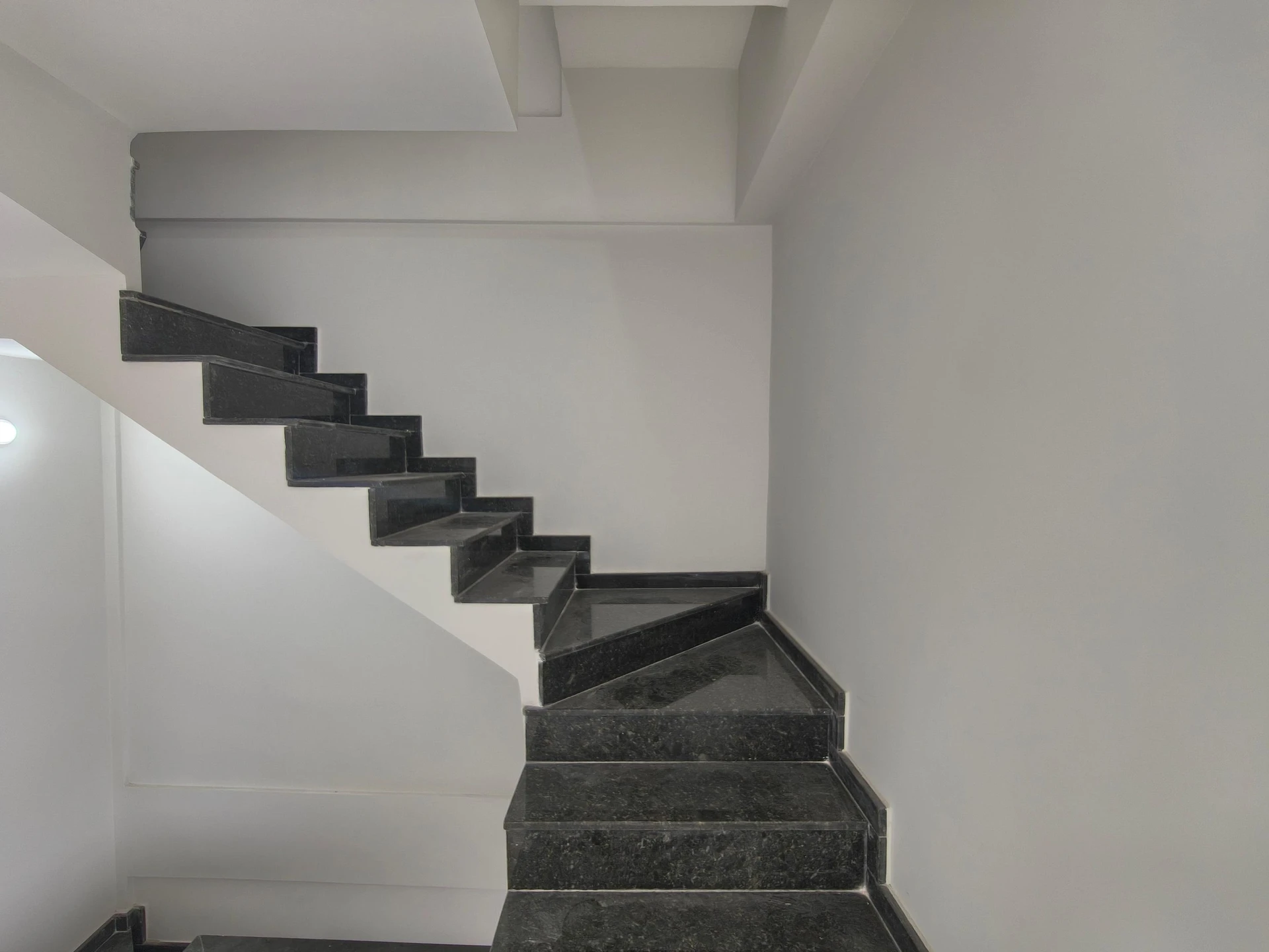 House, 110 m², with floor-to-ceiling windows — photo 40