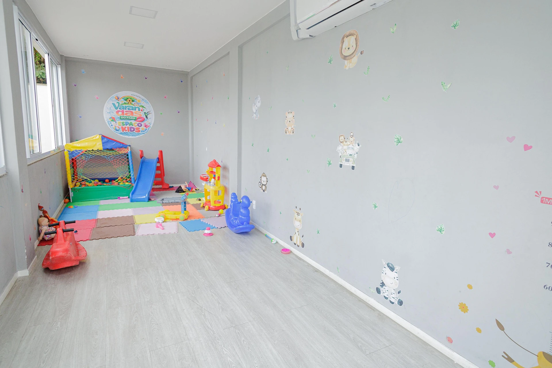 2-bedroom apartment in a building with a gym — photo 35