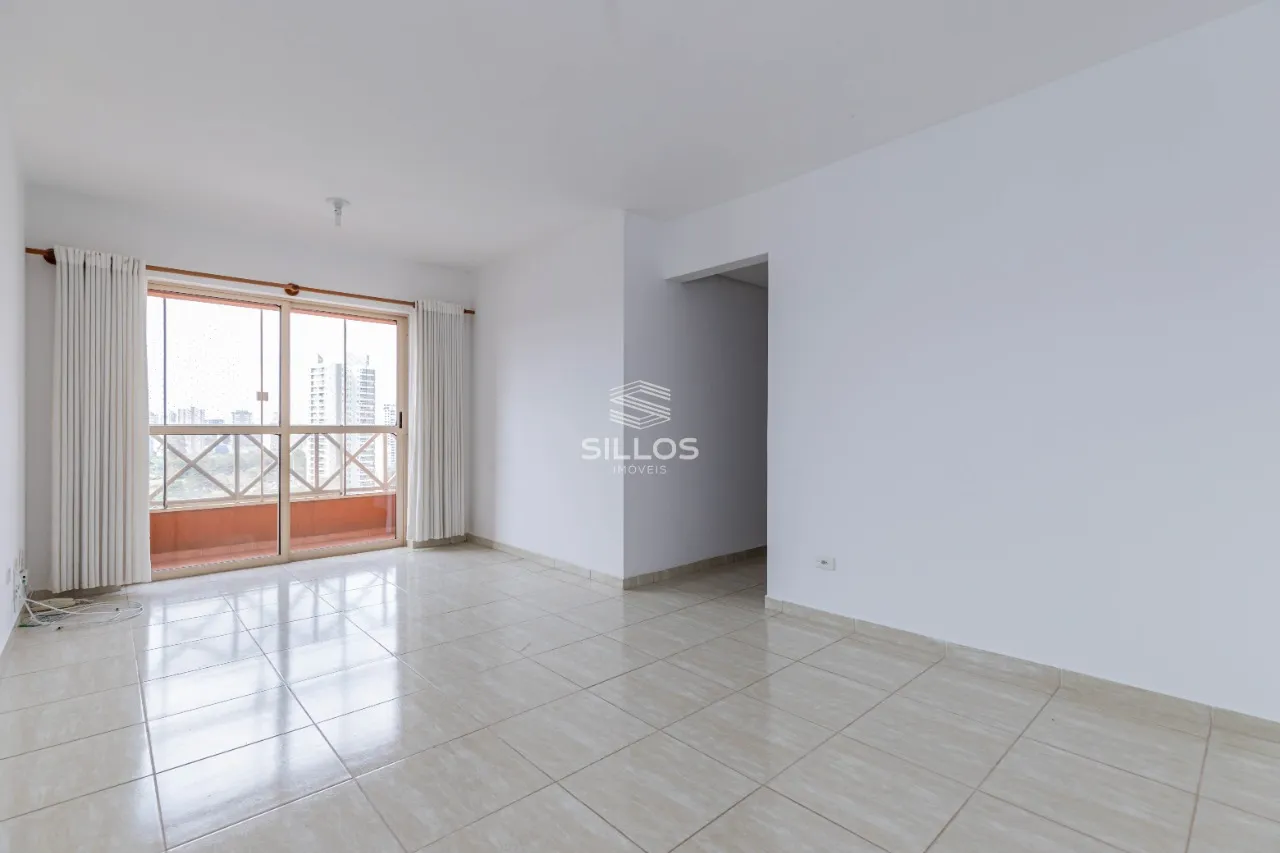 113 m² apartment with 3 bedrooms and a balcony