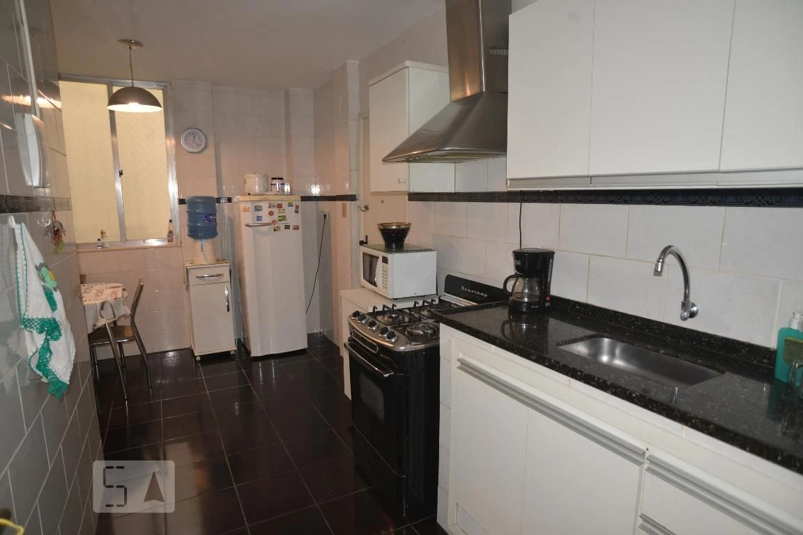Furnished 2-bedroom apartment with 1 bathroom — photo 2