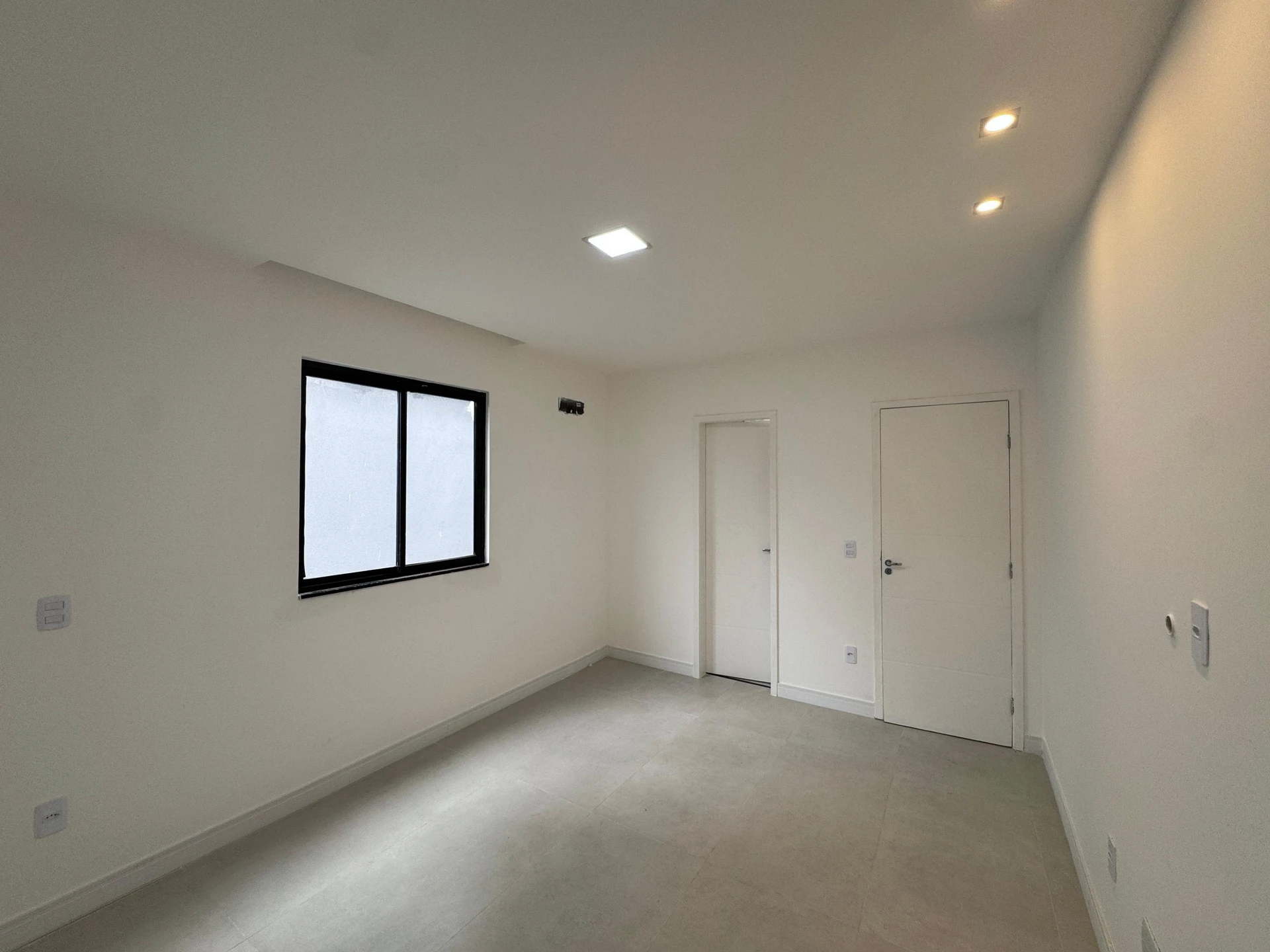 Condo house with 4 en-suite bedrooms and private yard — photo 19