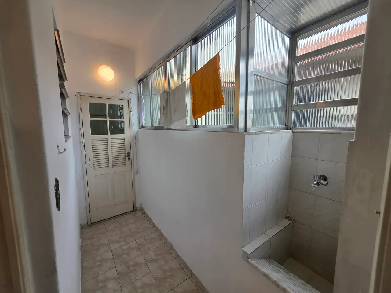 Apartment, 90 m², with wood or laminate floors — photo 32