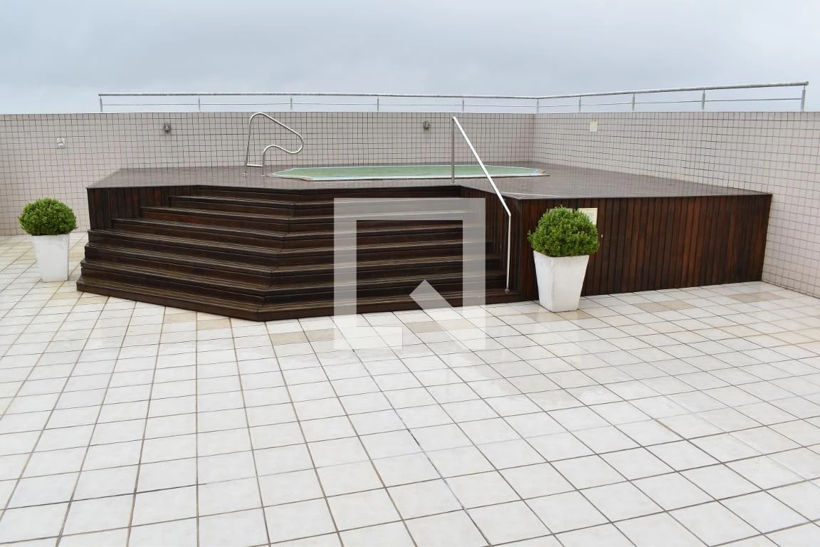1-bedroom apartment with open-plan kitchen and pool — photo 17