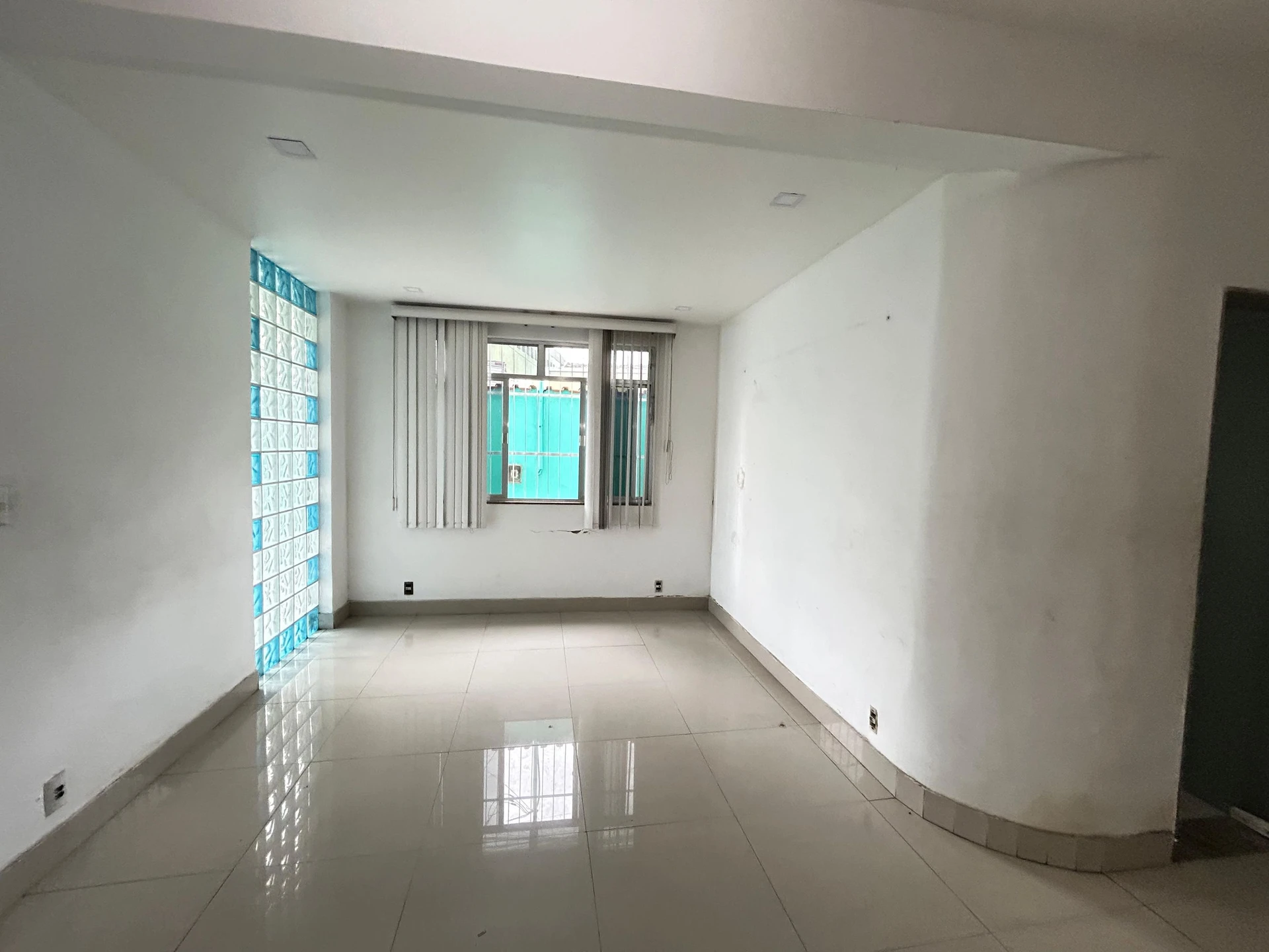 House, 300 m², with a walk-in closet — photo 45