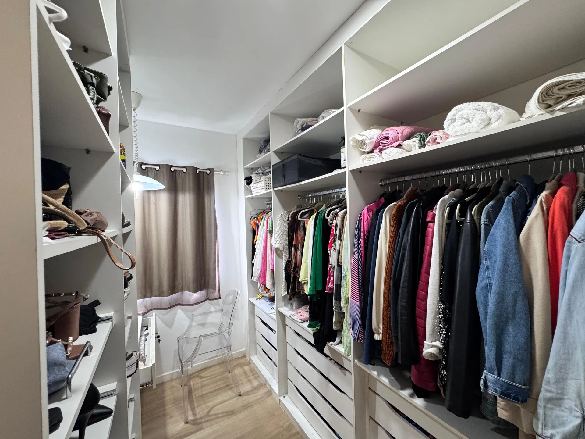 Furnished house with 4 en-suites and 6 bathrooms — photo 16