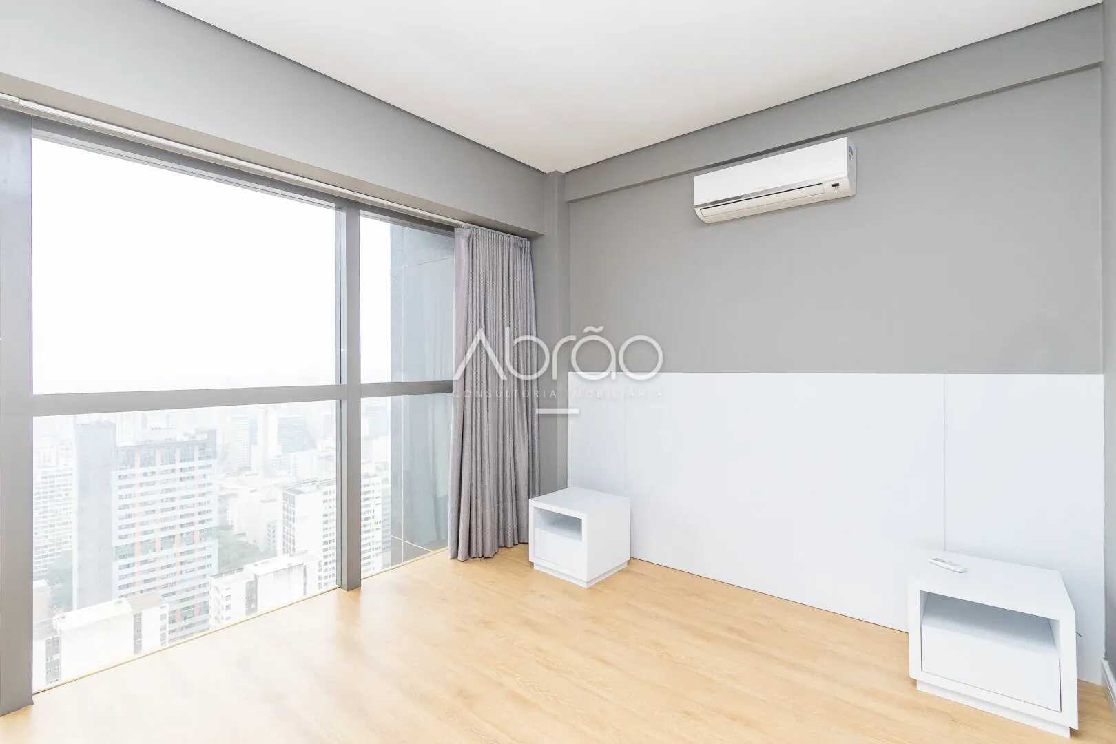 90 m² apartment with floor-to-ceiling windows and a bathtub — photo 10