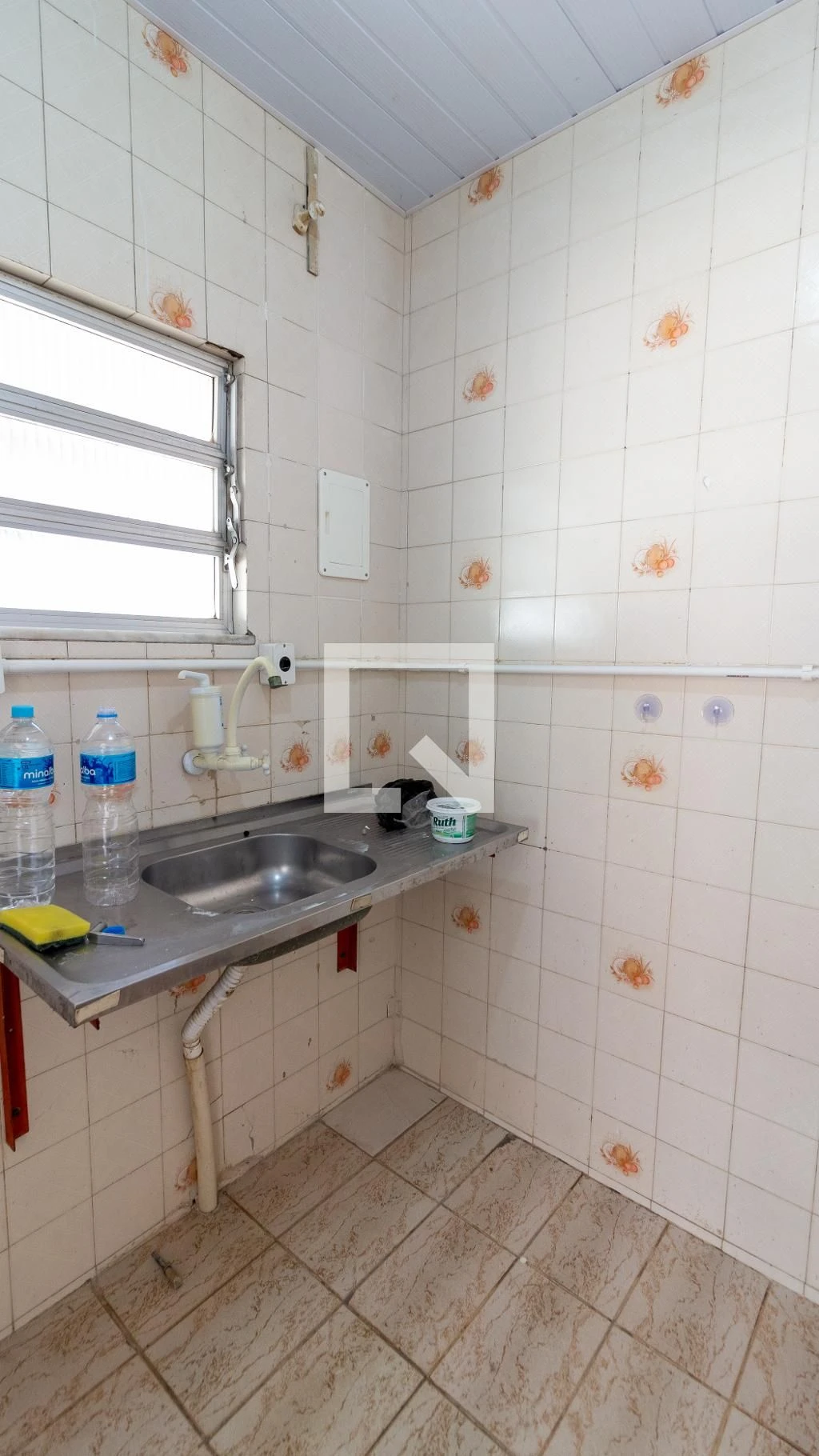 Studio kitnet with balcony, 1 bedroom and 1 bath, no parking — photo 2