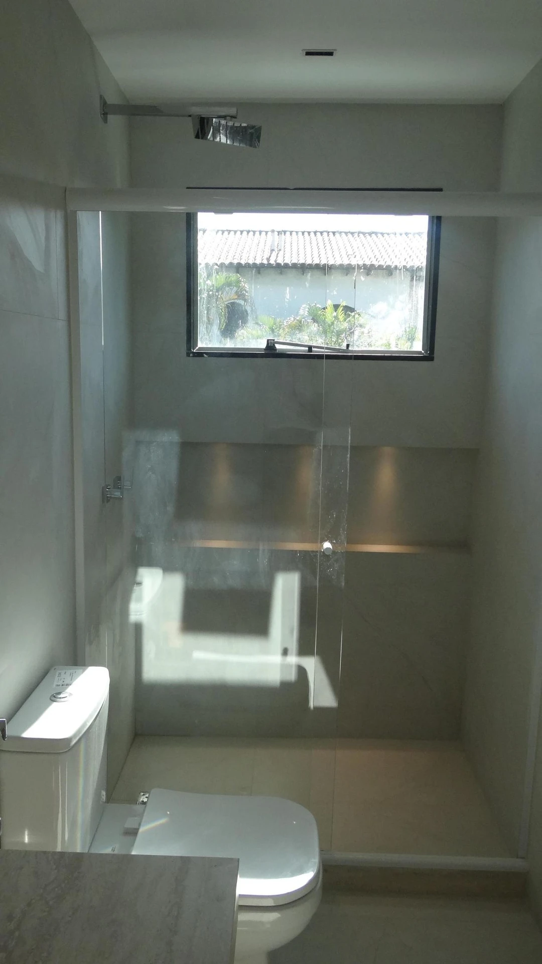 Casa de 384 m² com janelas do piso ao teto e varanda gourmet — photo 119