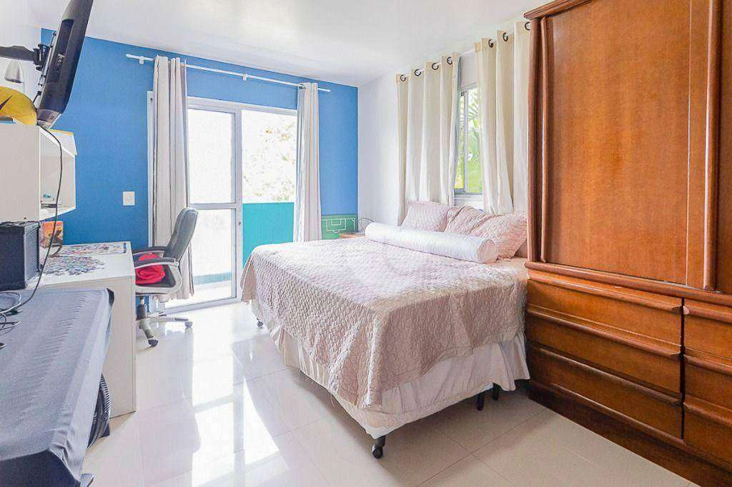 Furnished triplex house with 4 bedrooms and 370 m² — photo 22